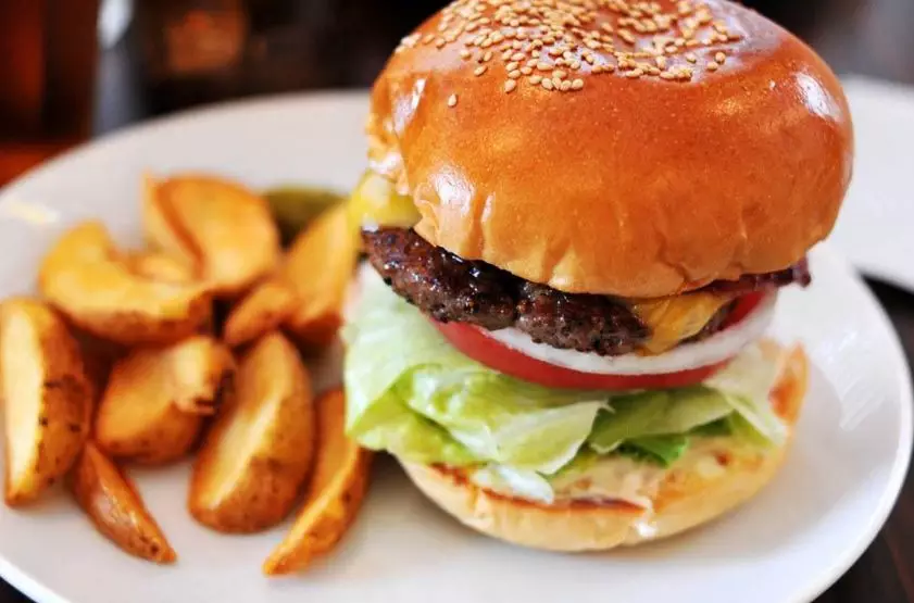 麥當勞菜單均價降低了15%！美國快餐界掀起價格戰(zhàn)