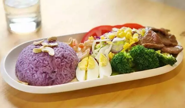 高端低價消費均增長，餐飲差異化競爭成新戰場