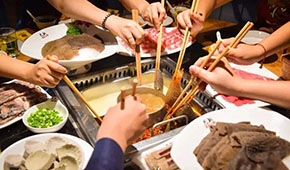 海底撈、呷哺呷哺關(guān)店，火鍋食材超市“退燒”，火鍋真的不“火”了嗎？