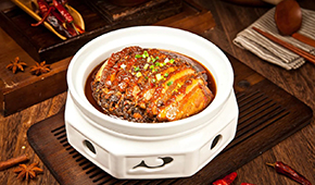 一個河南人在湖南把扣肉做到年銷3億，“許大師”是怎樣煉成的？