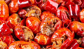 價格跳水、蝦尾滯銷，頂流網(wǎng)紅小龍蝦今年也“頂”不住了？